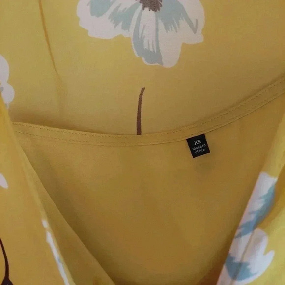 CAbi yellow floral blouse style 3782 Dazzle Peplum Style Lined Top size XS - Picture 4 of 7